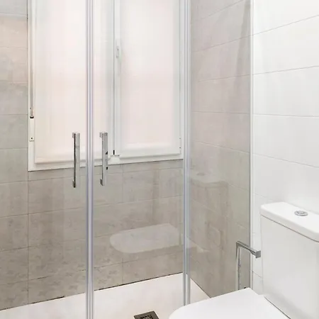 Amplio, Luminoso Y Moderno Cerca Del Casco Viejo *