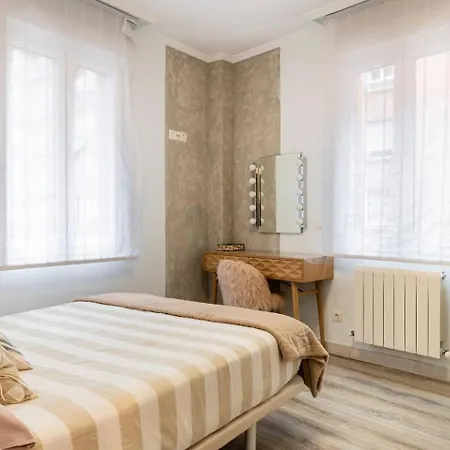 Amplio, Luminoso Y Moderno Cerca Del Casco Viejo Apartment