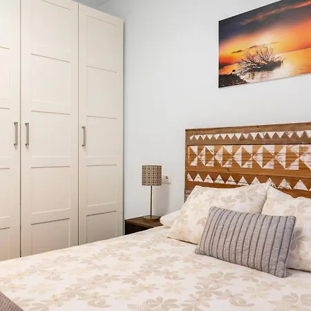 Amplio, Luminoso Y Moderno Cerca Del Casco Viejo Lejlighed