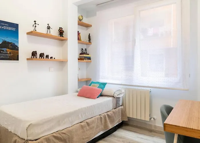 Amplio, Luminoso Y Moderno Cerca Del Casco Viejo