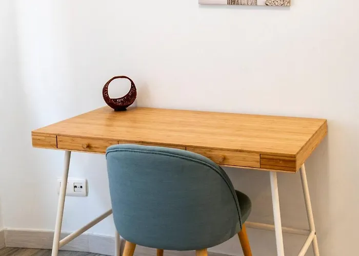 Amplio, Luminoso Y Moderno Cerca Del Casco Viejo