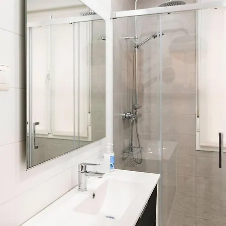 Amplio, Luminoso Y Moderno Cerca Del Casco Viejo