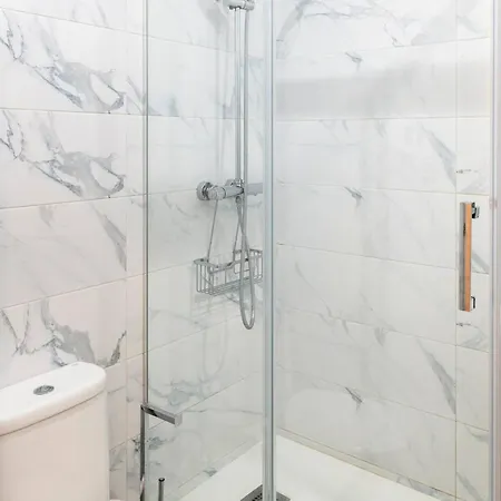 Amplio, Luminoso Y Moderno Cerca Del Casco Viejo *