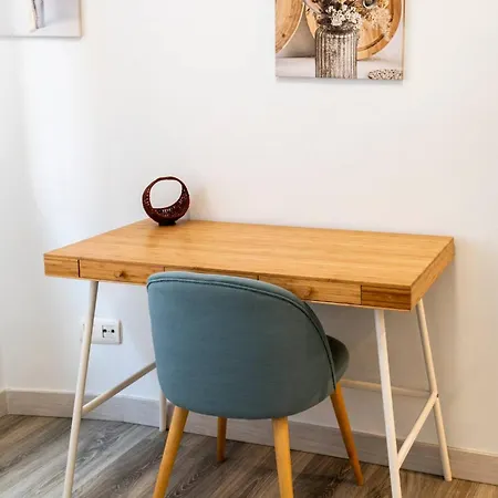 Amplio, Luminoso Y Moderno Cerca Del Casco Viejo